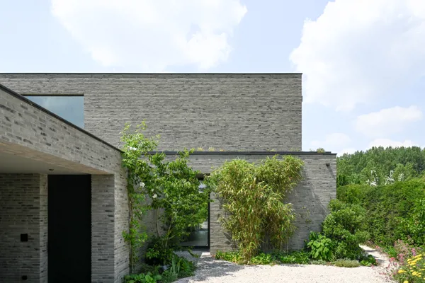 Symbiose de l'architecture et de la nature : une habitation comme paysage vivant
